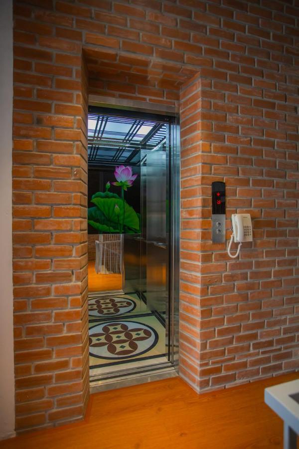Crin House Tay Ho Appartement Hanoi Buitenkant foto